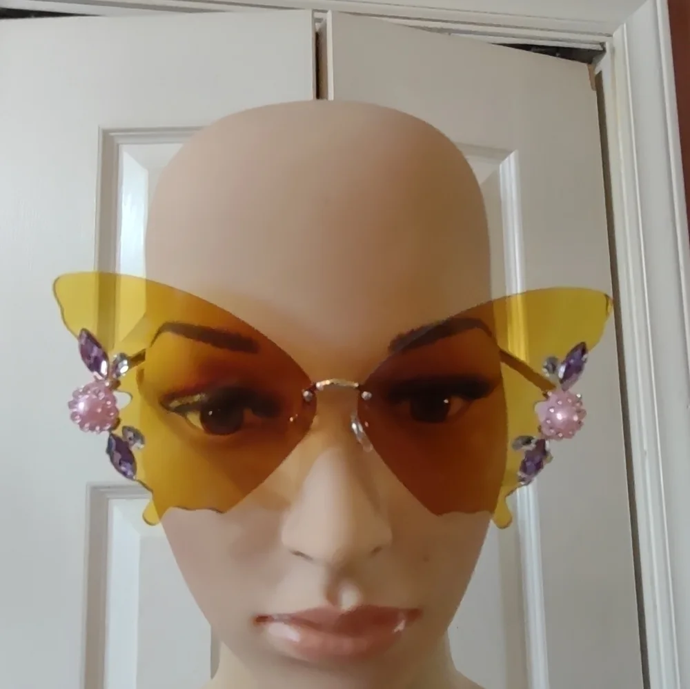 New Butterfly wing yellow sunglasses rhinestone fashion rimless